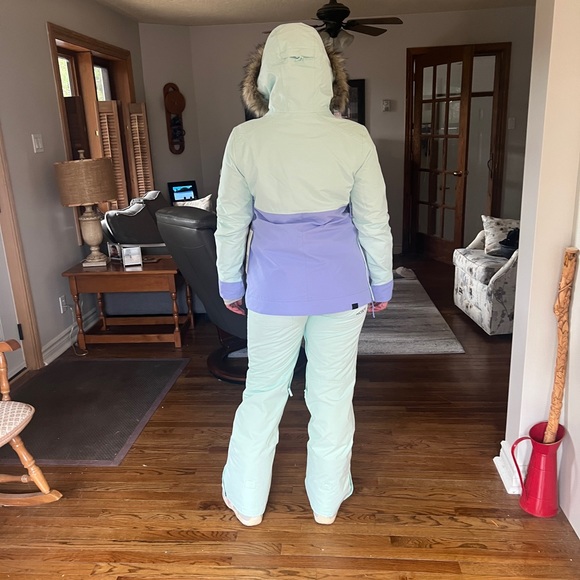 Roxy Ski Jacket and Matching Snow Pants - Picture 3 of 4